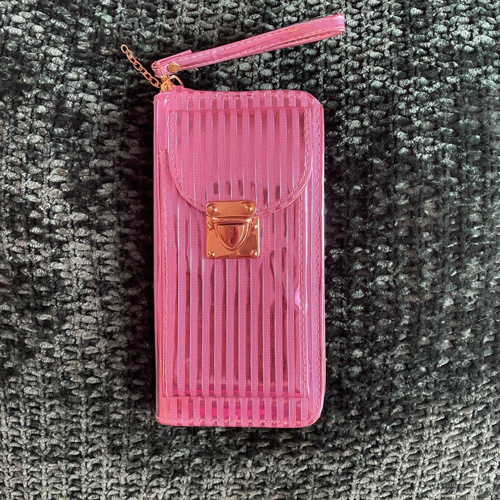 Clutch/wristlet